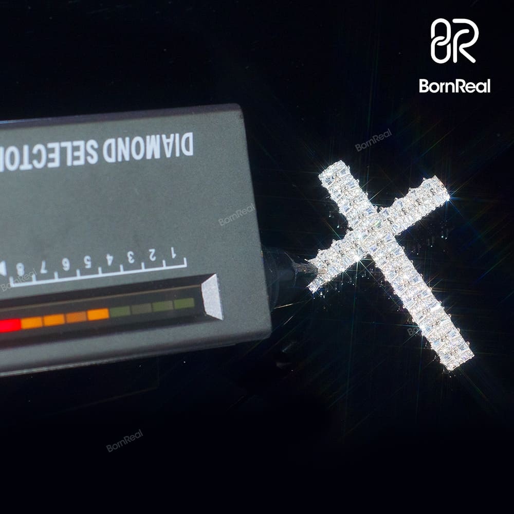 Pendentif Croix Taille Brillant en Or Blanc