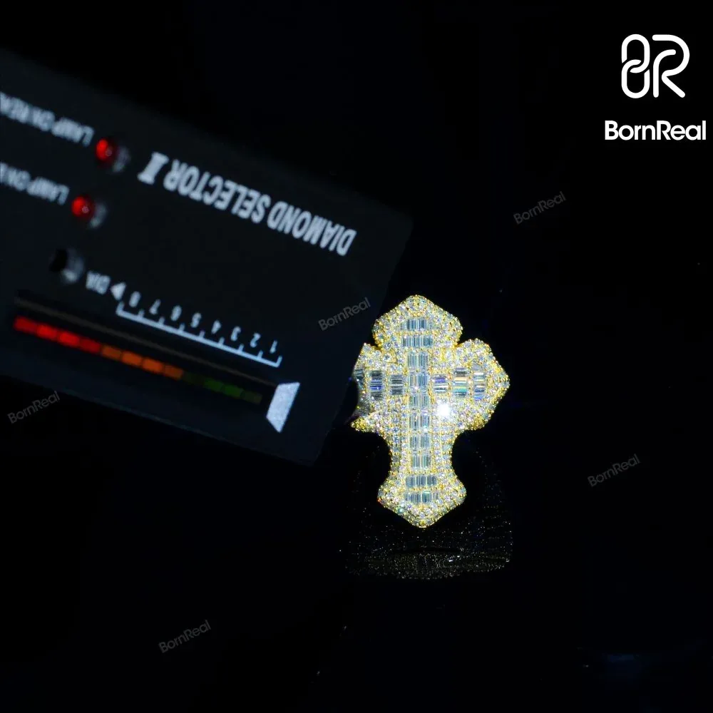 Bague en or jaune Moissanite Baguette Cross