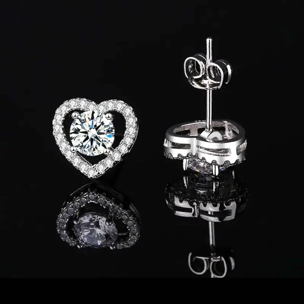 Boucle d'oreille Moissanite Halo Heart