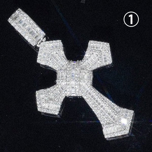 Pendentif croix en grappe de moissanite 1.5"