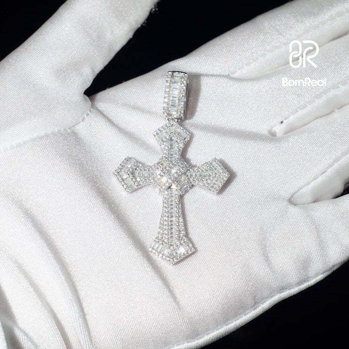 Pendentif croix en grappe de moissanite 1.5"