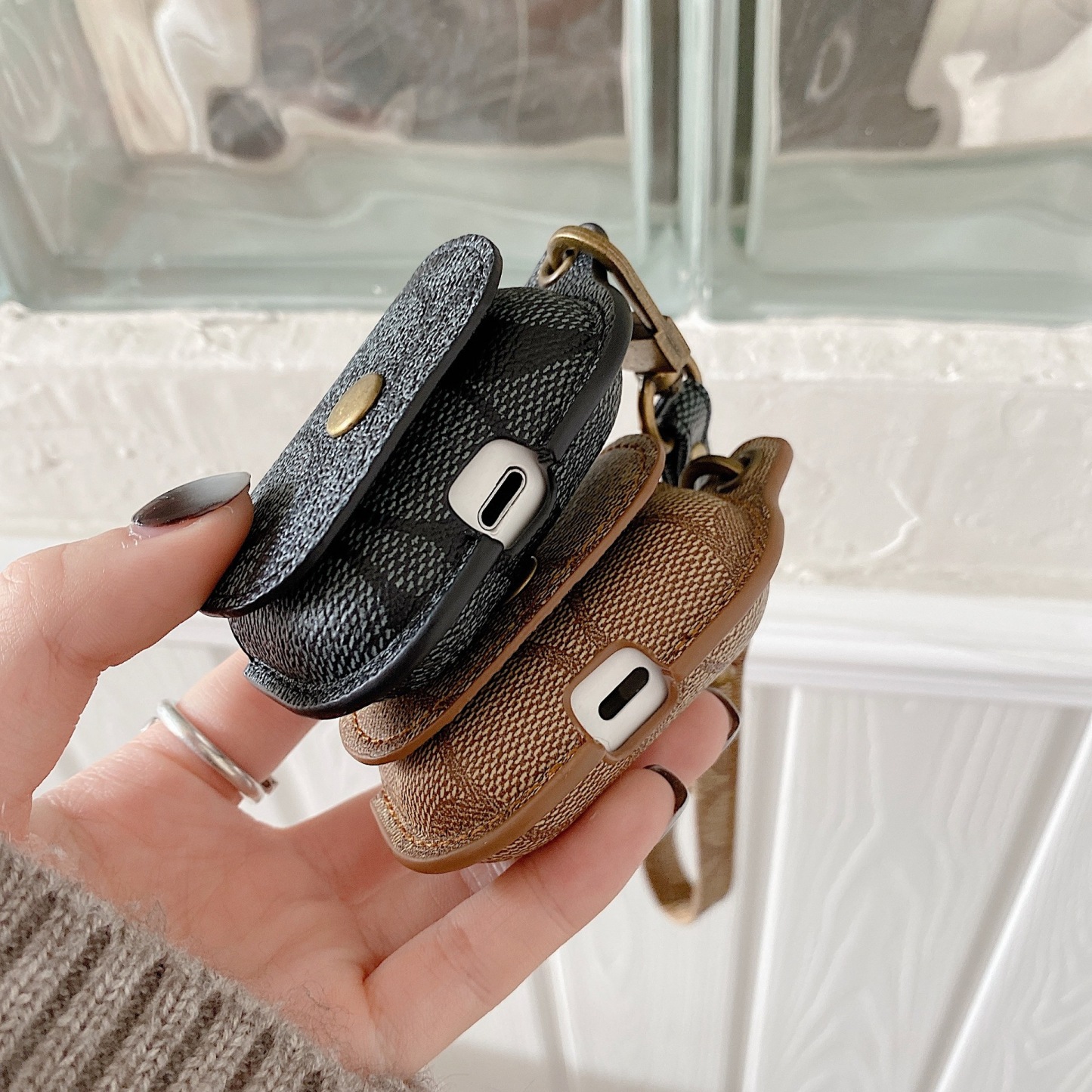Leather C AirPods Case White-CC231215-GTOCASE