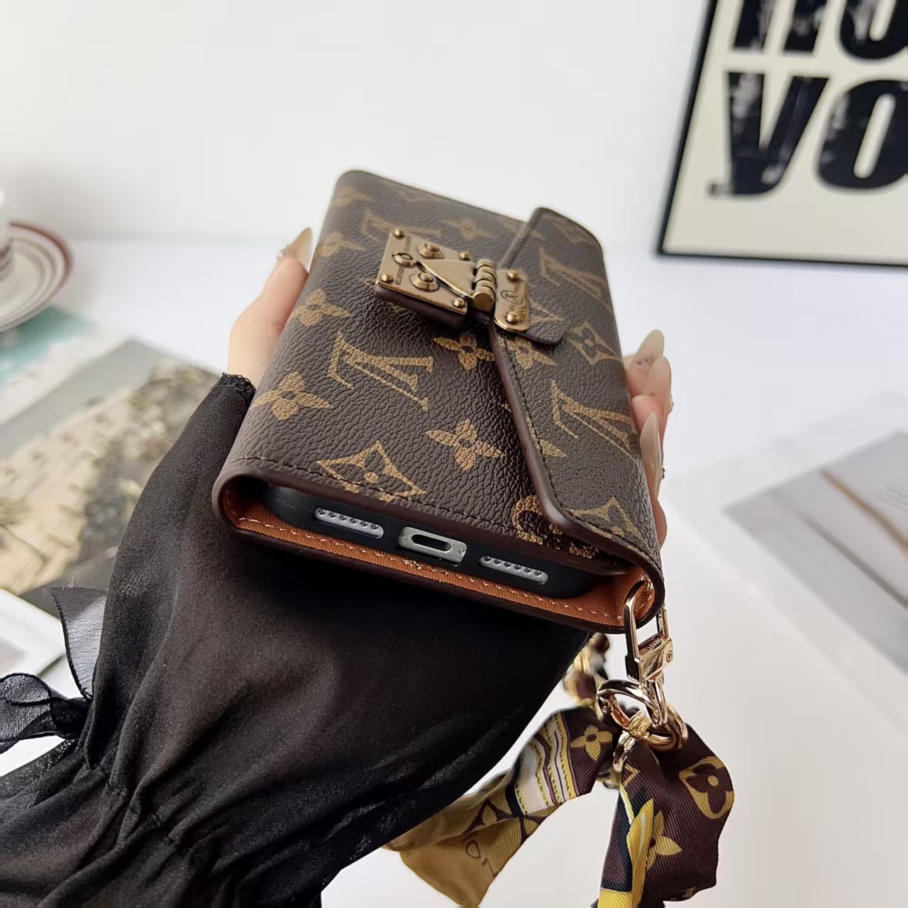 Luxury Monogram iPhone Case With Card Holder And chain For iPhone 17 Series-GELV099