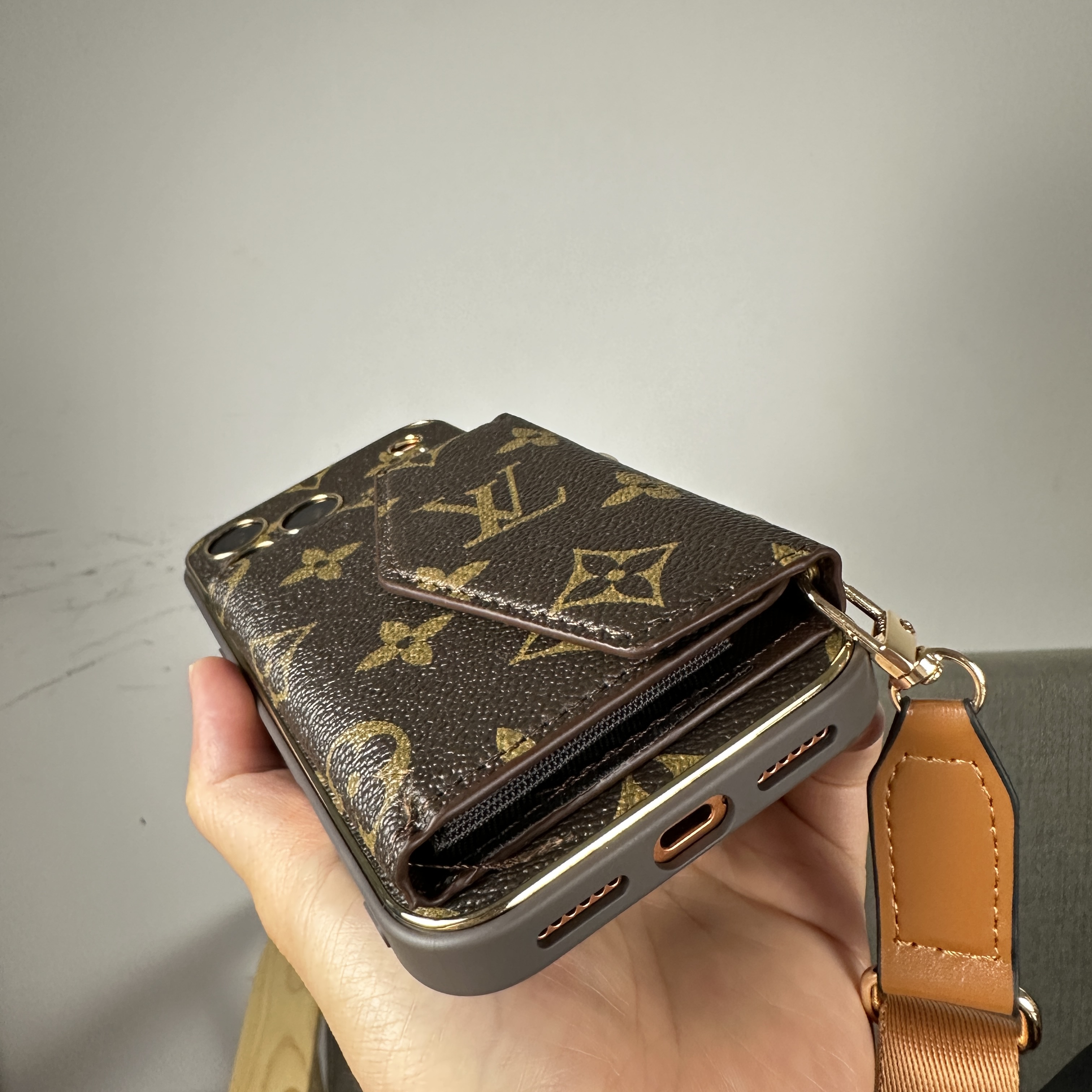 High-quality Monogram iPhone Case With Wallet And Crossbody Strap For iPhone 17 Series-GELV144