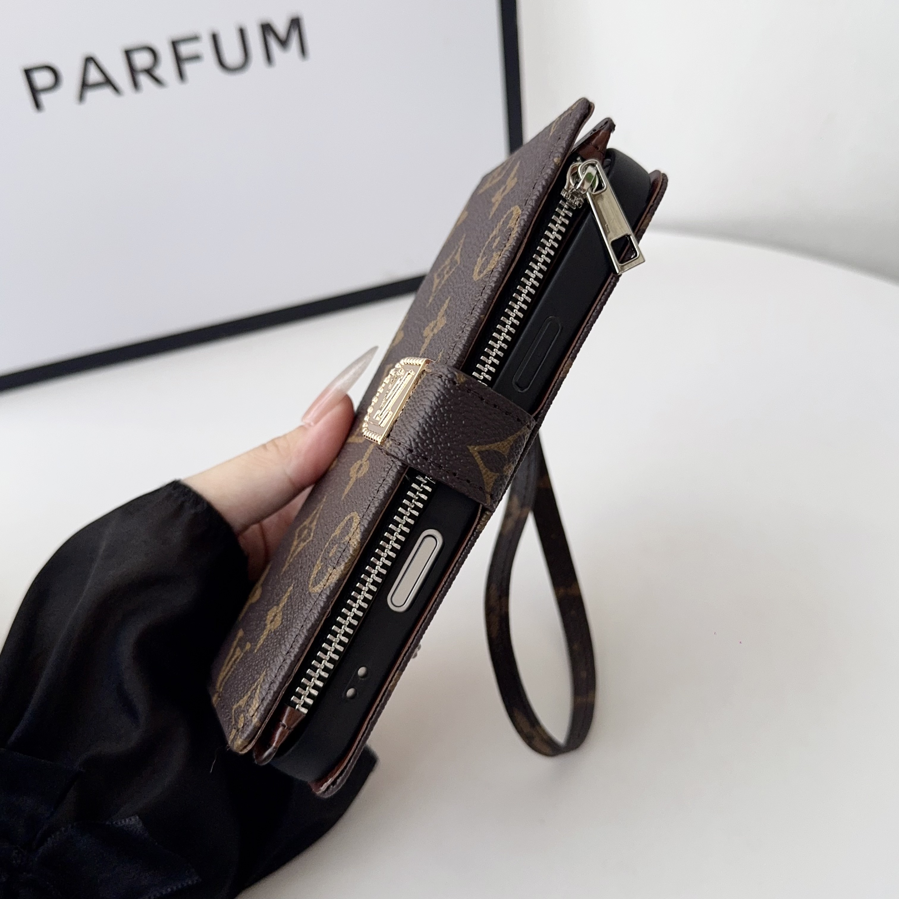 Flip Wallet Case for iPhone with Card Slots and Zipper Pocket-GELB003