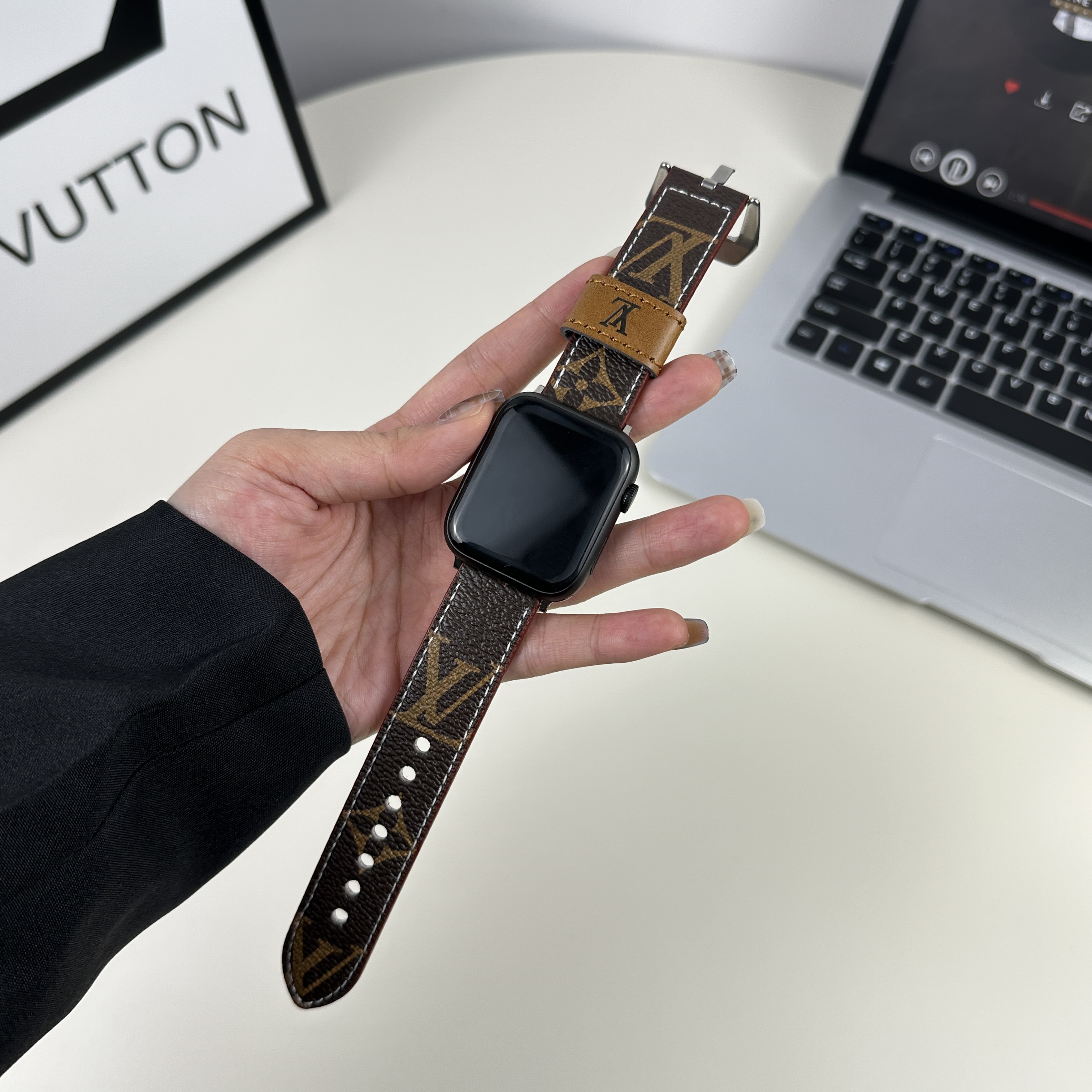 Classic Leather Monogram Apple Watch Band Big Printing-GELV064