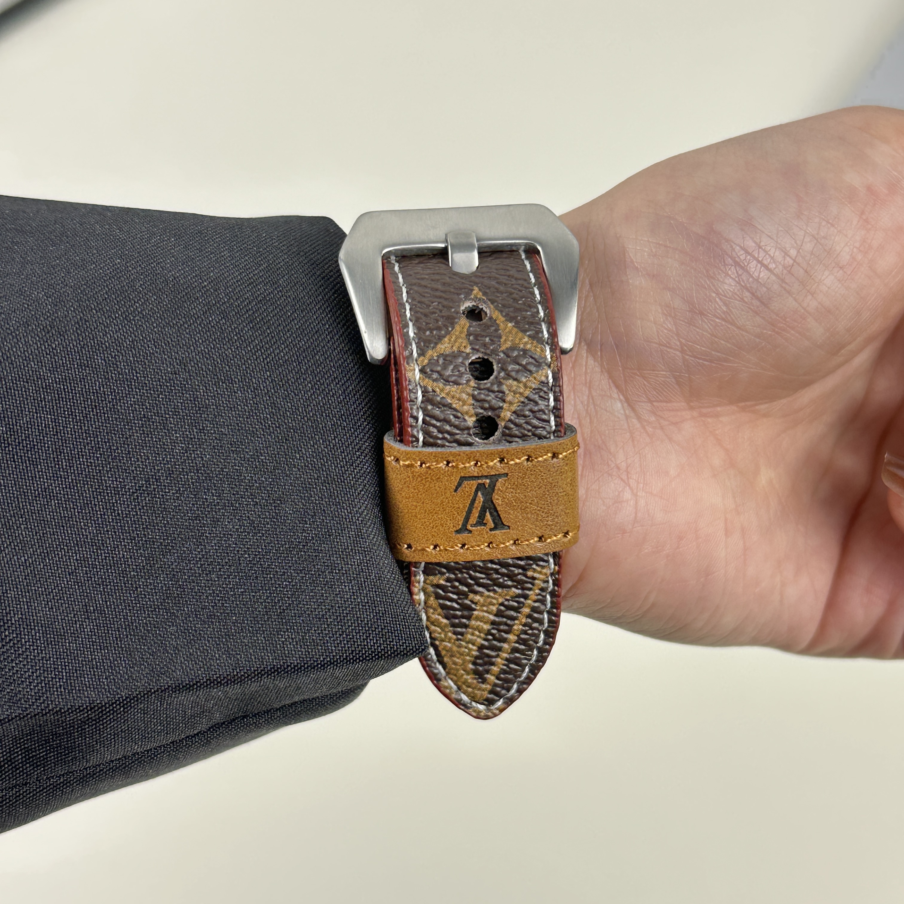 Classic Leather Monogram Apple Watch Band Big Printing-GELV064
