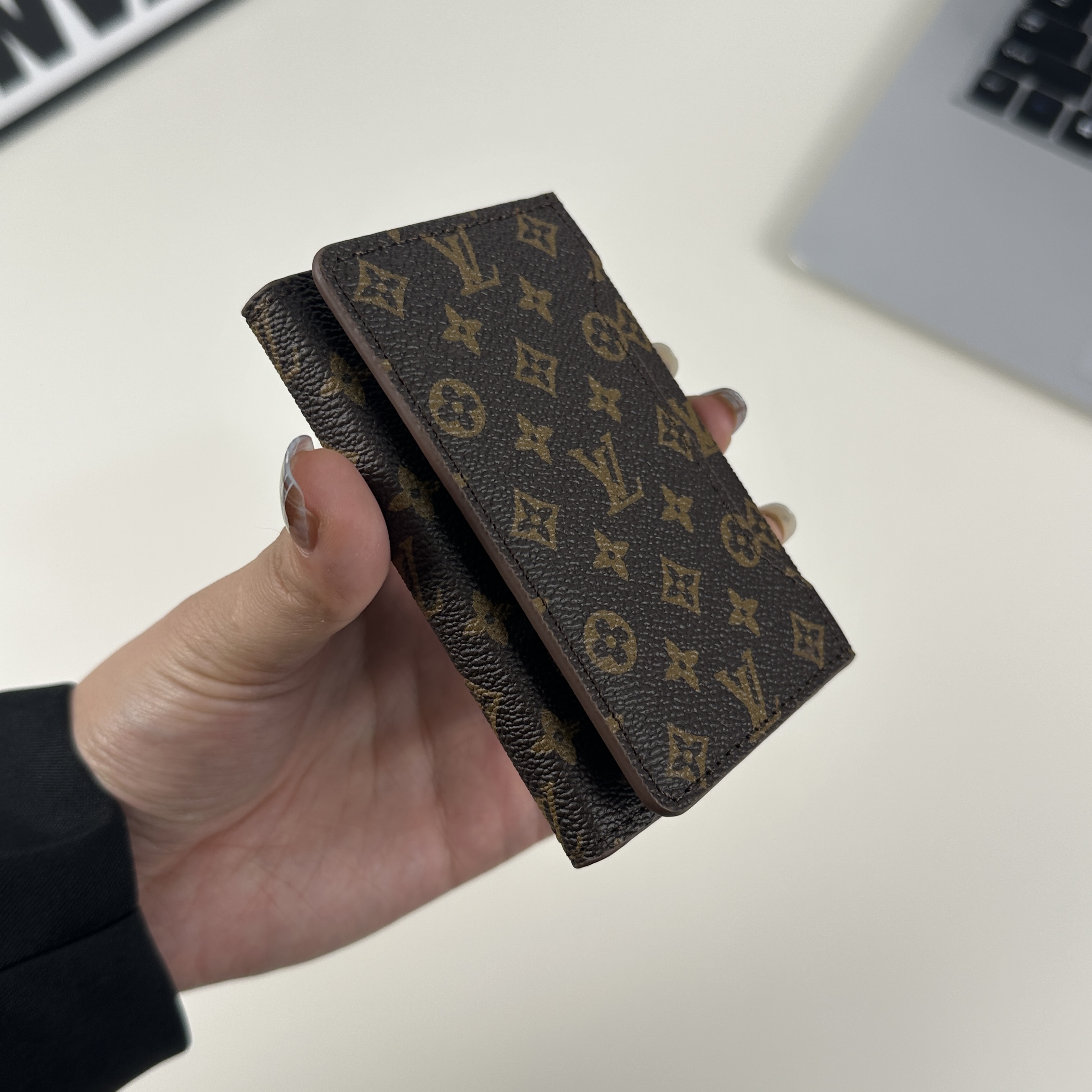 Premium Leather Monogram Magnetic Wallet Small Printing-GELV078