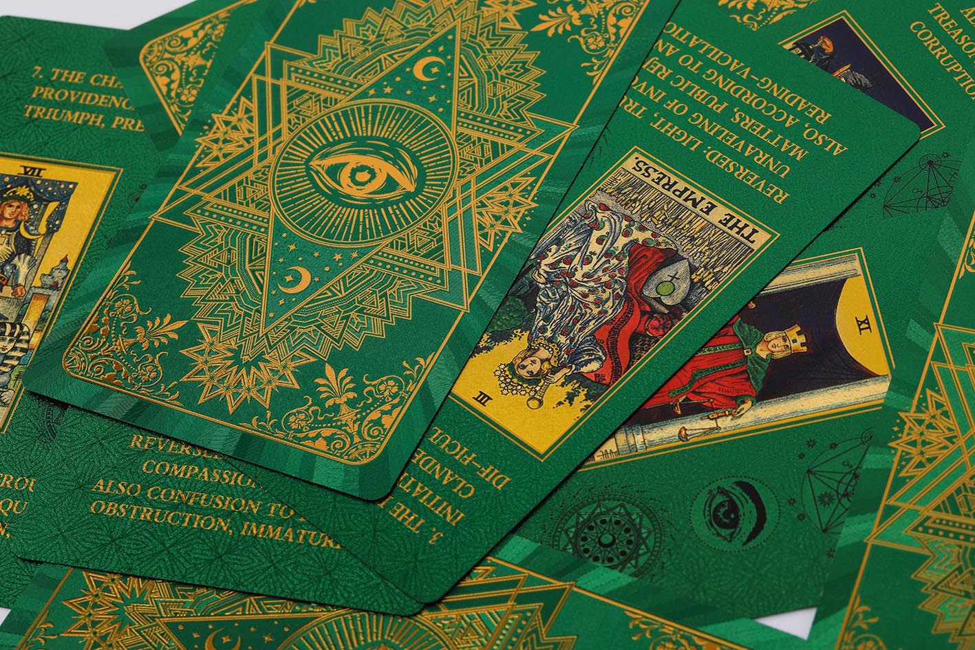 Emerald & Gold Foil Tarot Deck:The Ultimate Waterproof Learning Tarot with Keywords and Magnetic Flip Box