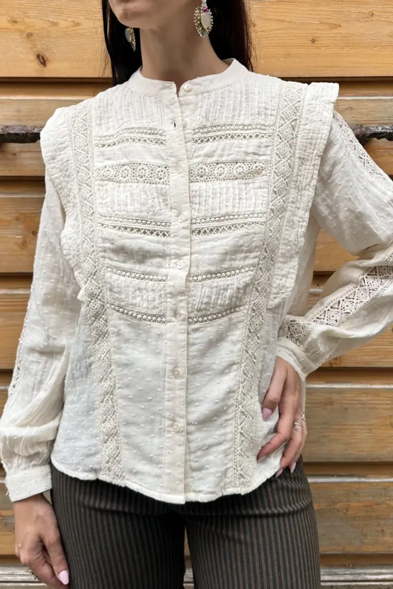 Embroidered long-sleeved shirt 