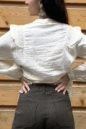 Embroidered long-sleeved shirt 