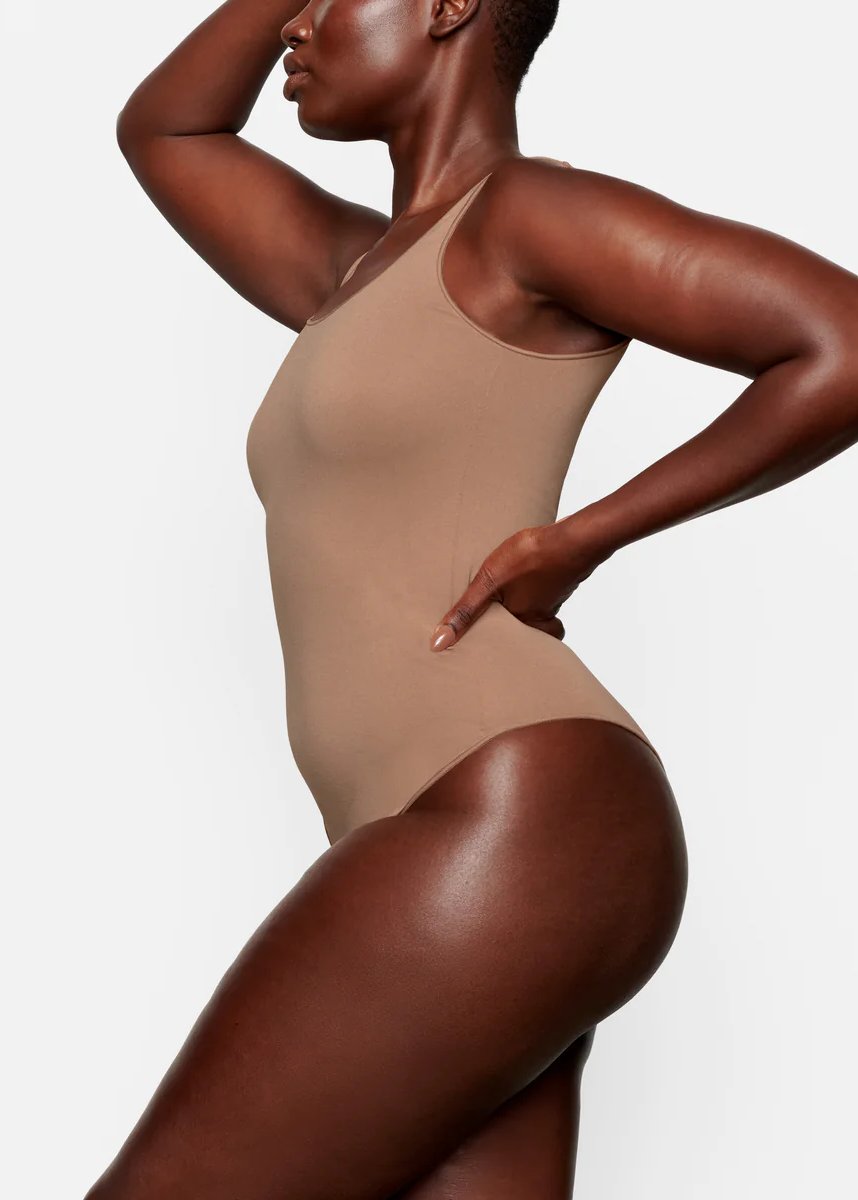 ESSENTIAL SCOOP NECK BODYSUIT