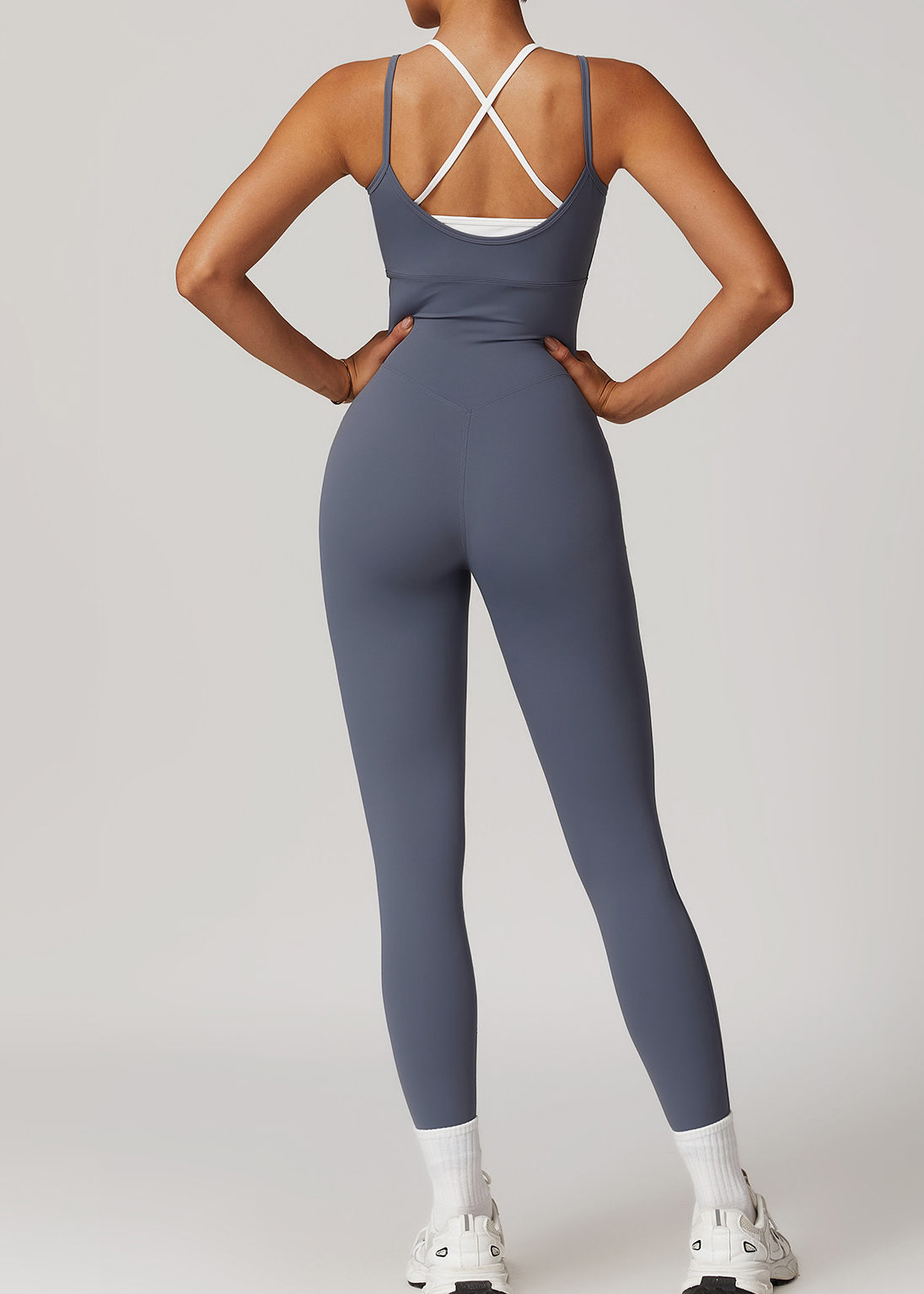 Customized Fake two-piece contrast color suspender sports jumpsuit