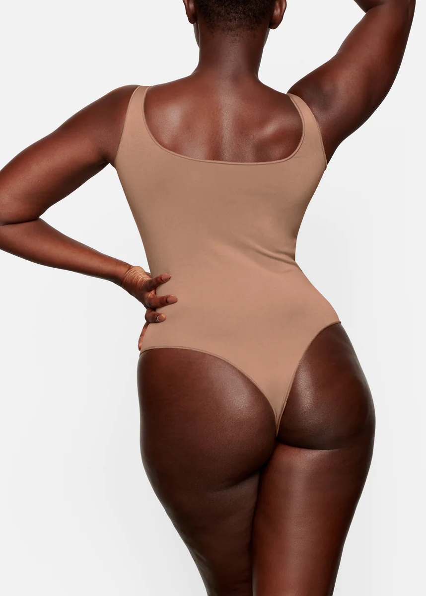 ESSENTIAL SCOOP NECK BODYSUIT