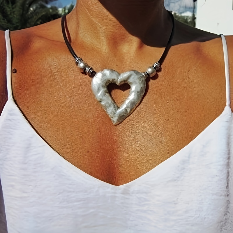 Minimalist Hollow Heart Pendant Necklace 