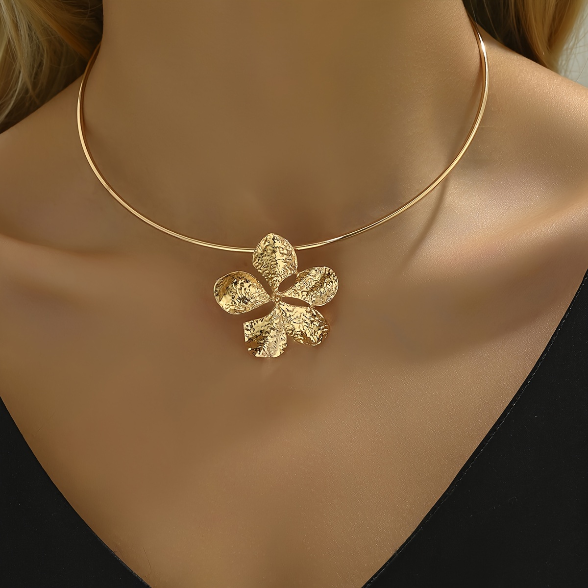 Simple Flower Pendant Collar Necklace 