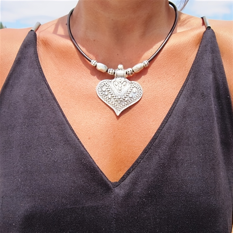 Silvery Boho Heart Pendant Necklace