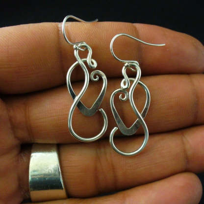 Stylish Women's Figure 8 Earrings-canovaniajewelry