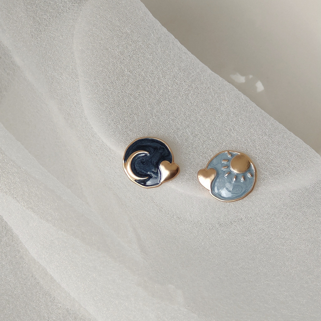 Sun and moon asymmetric earrings-canovaniajewelry