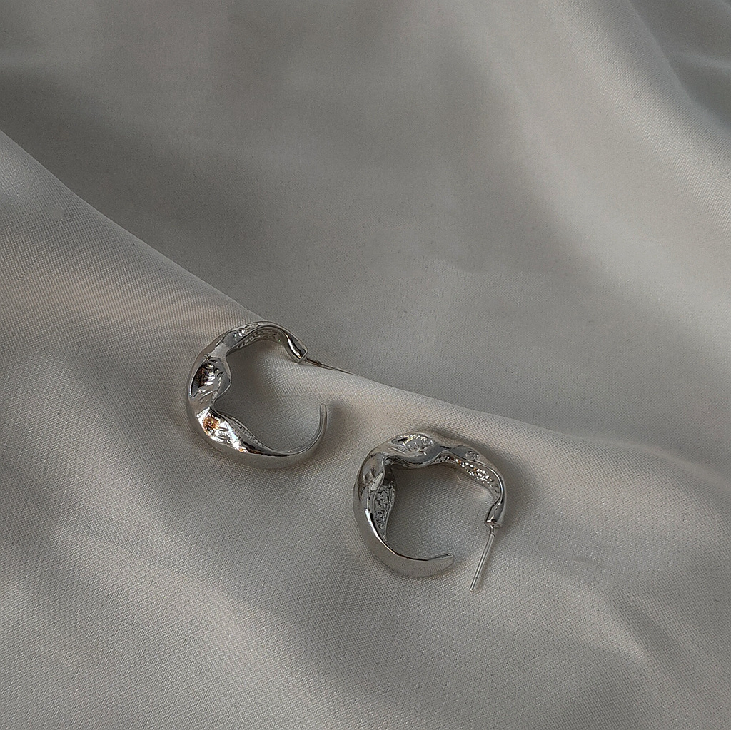 Silver C-shaped earrings-canovaniajewelry