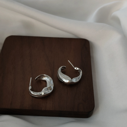 Silver C-shaped earrings-canovaniajewelry