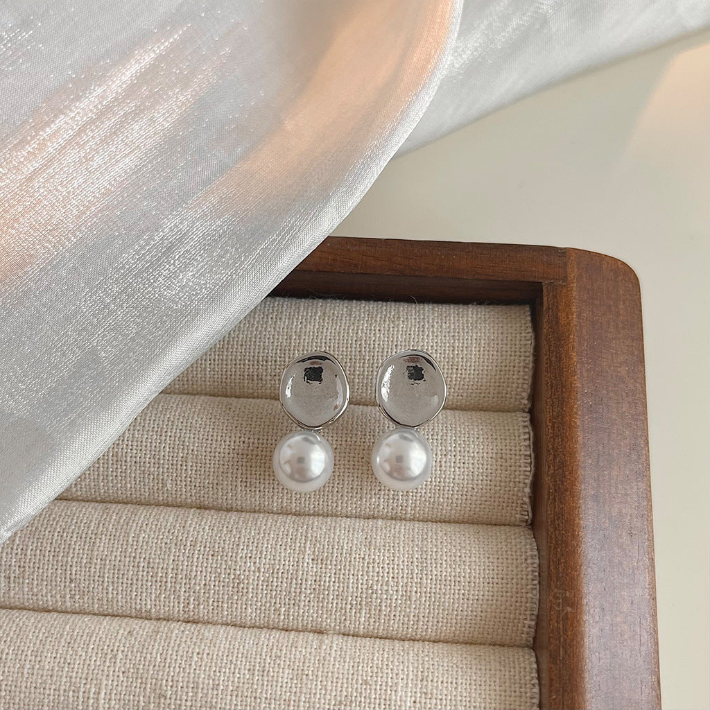 Simple glossy pearl earrings-canovaniajewelry