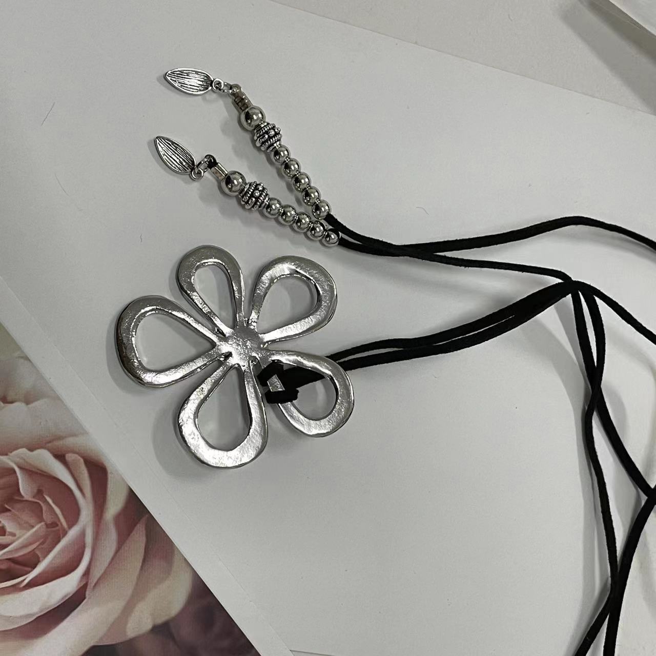 Bohemian Vintage Hollow Flower Necklace-canovaniajewelry