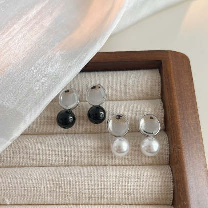 Simple glossy pearl earrings-canovaniajewelry