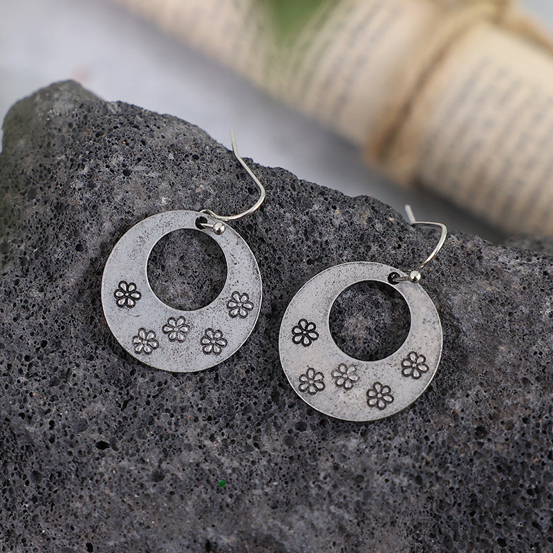 Creative carved round earrings-canovaniajewelry