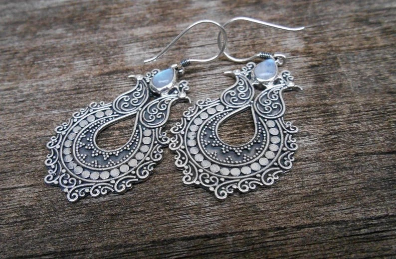 Retro tassel hollow earrings-canovaniajewelry