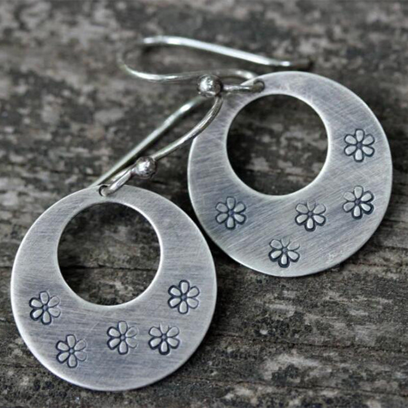 Creative carved round earrings-canovaniajewelry