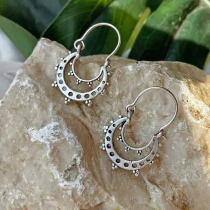 Simple hollow U-shaped earrings-canovaniajewelry