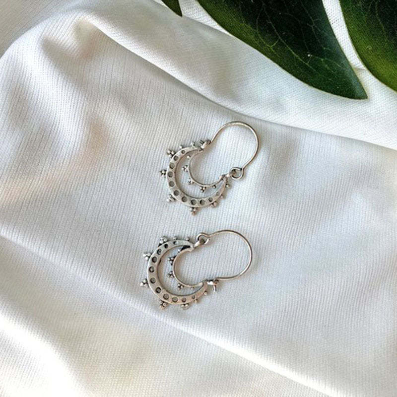 Simple hollow U-shaped earrings-canovaniajewelry