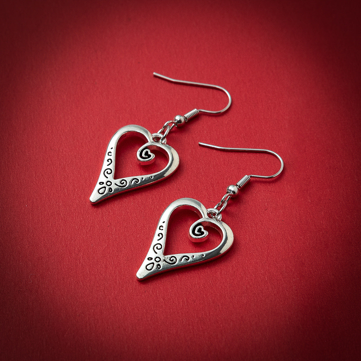 Minimalist love heart earrings-canovaniajewelry
