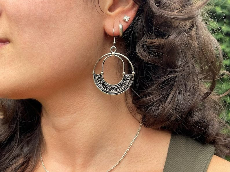 Retro geometric circular hollow out ancient silver earrings-canovaniajewelry