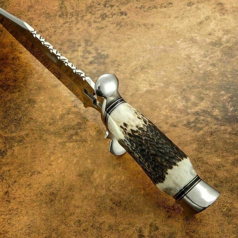 Faca Bowie artesanal de aço com alto teor de carbono – comprimento total de 50 cm – cabo de chifre com detalhes em prata