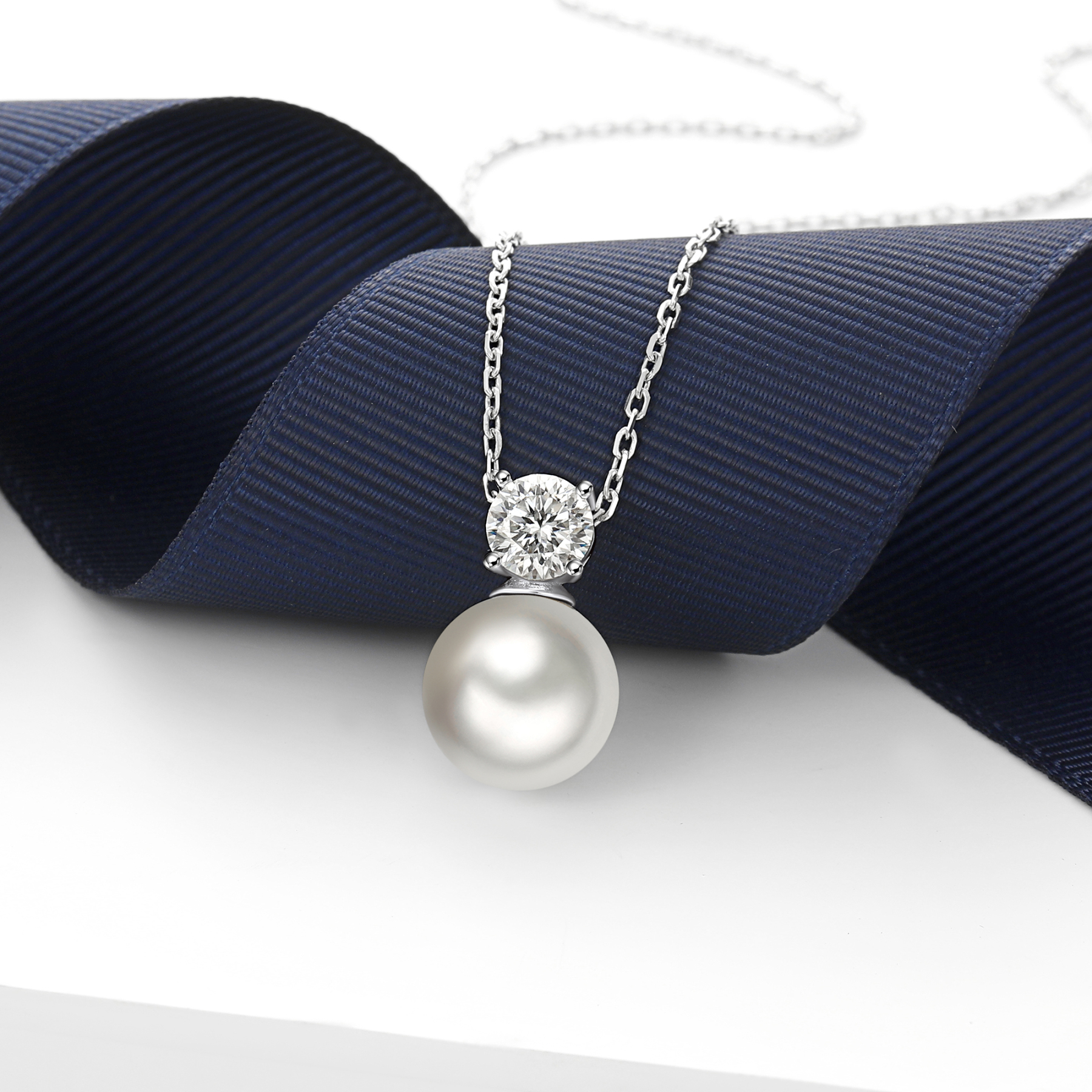 MomentWish 14k White Gold Plated Silver Pearl Pendant Necklace for Women Crystal Pearl 12mm，1 Carat D Color VVS1 Moissanite Diamond Necklace