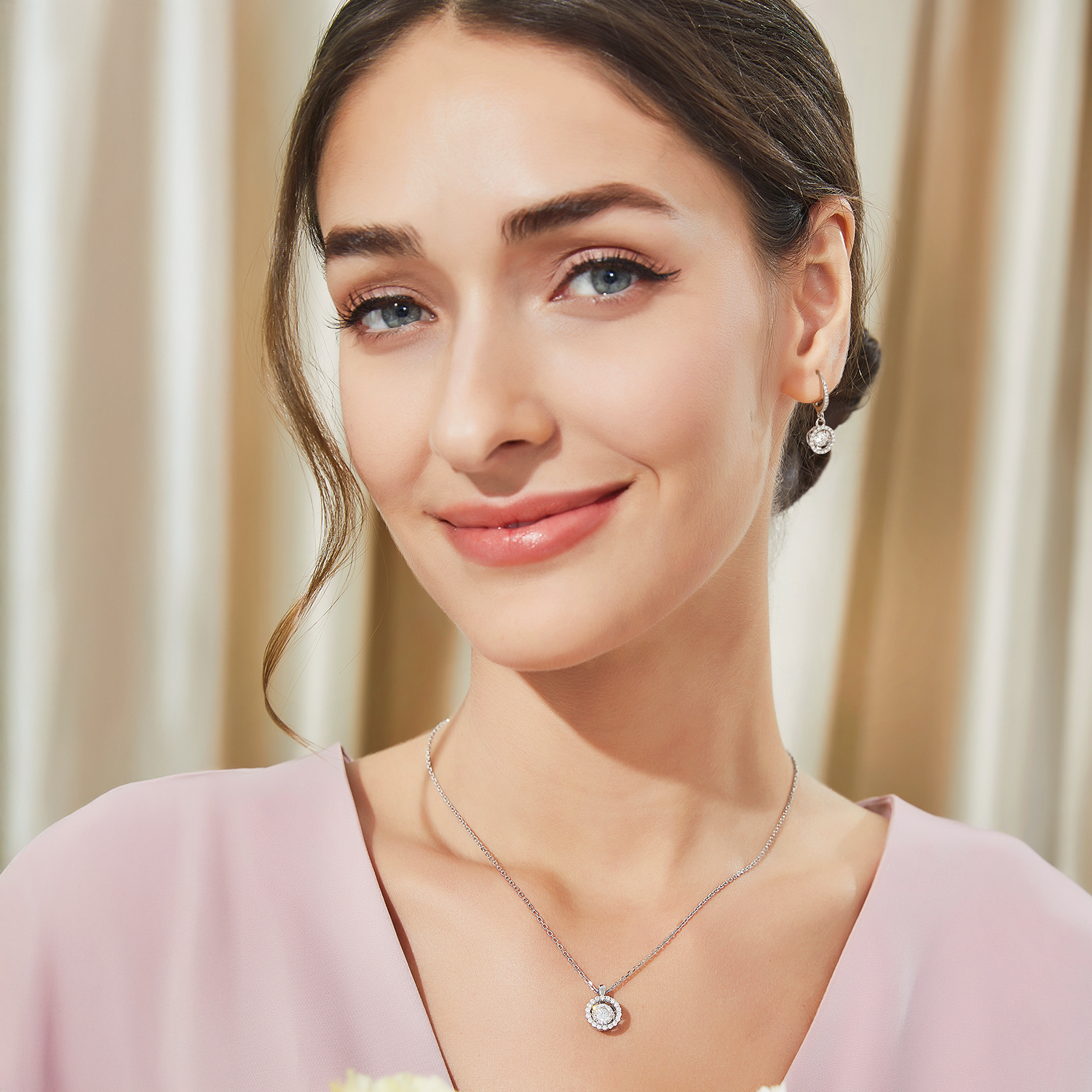 MomentWish 1 Carat Moissanite Halo Dancing Pendant Necklace for Women Simulated Diamond Sterling Silver Sparkling Gift for Her