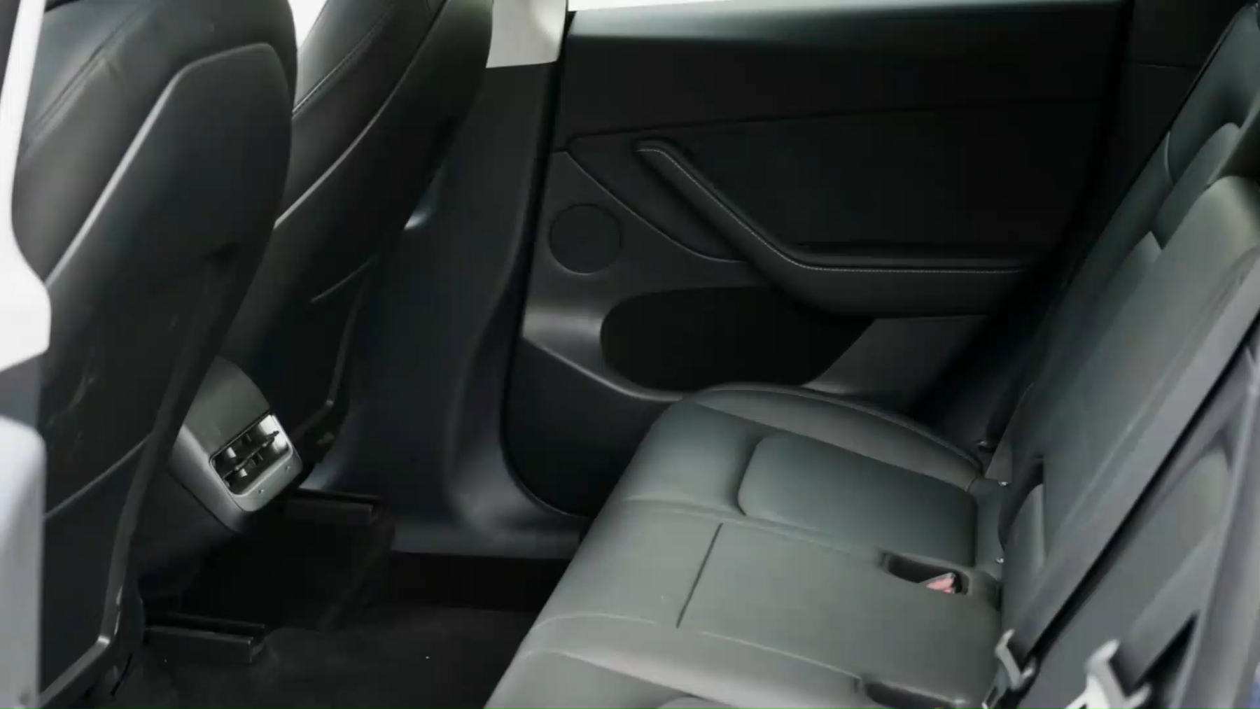 Tesstudio R86 Android Rear Entertainment Screen - 8.66 Inches Rear Screen Advanced Upgrade For Tesla Model 3/Y