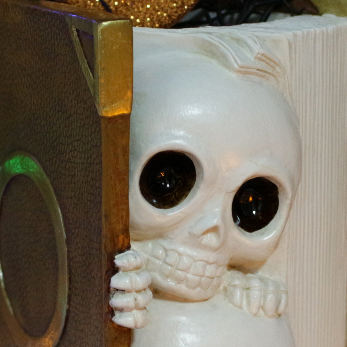 Skull book resin succulent flower pot green plant flower pot personalized creative ghost head flower pot