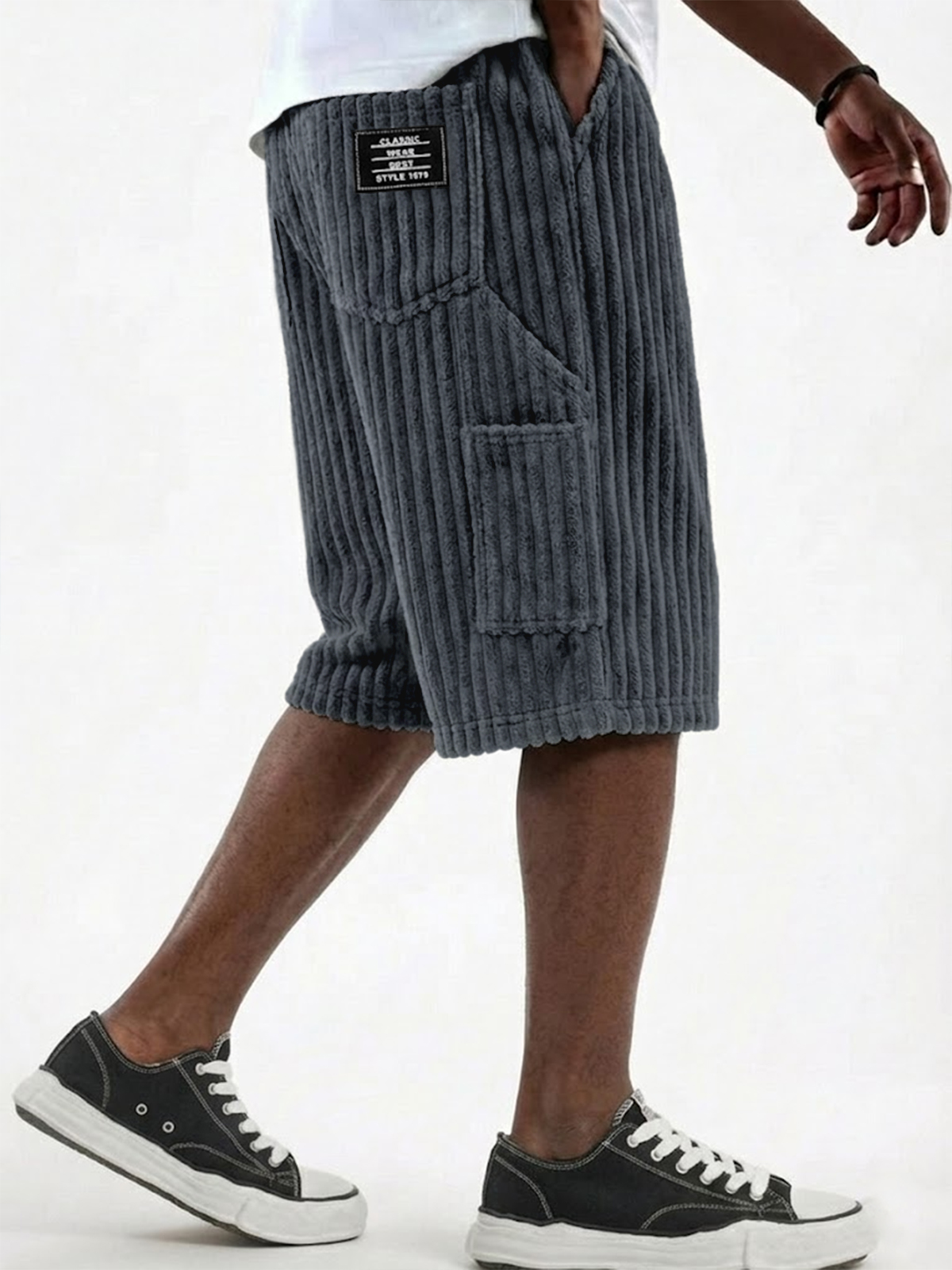 Practical Multi-pocket Striped Shorts