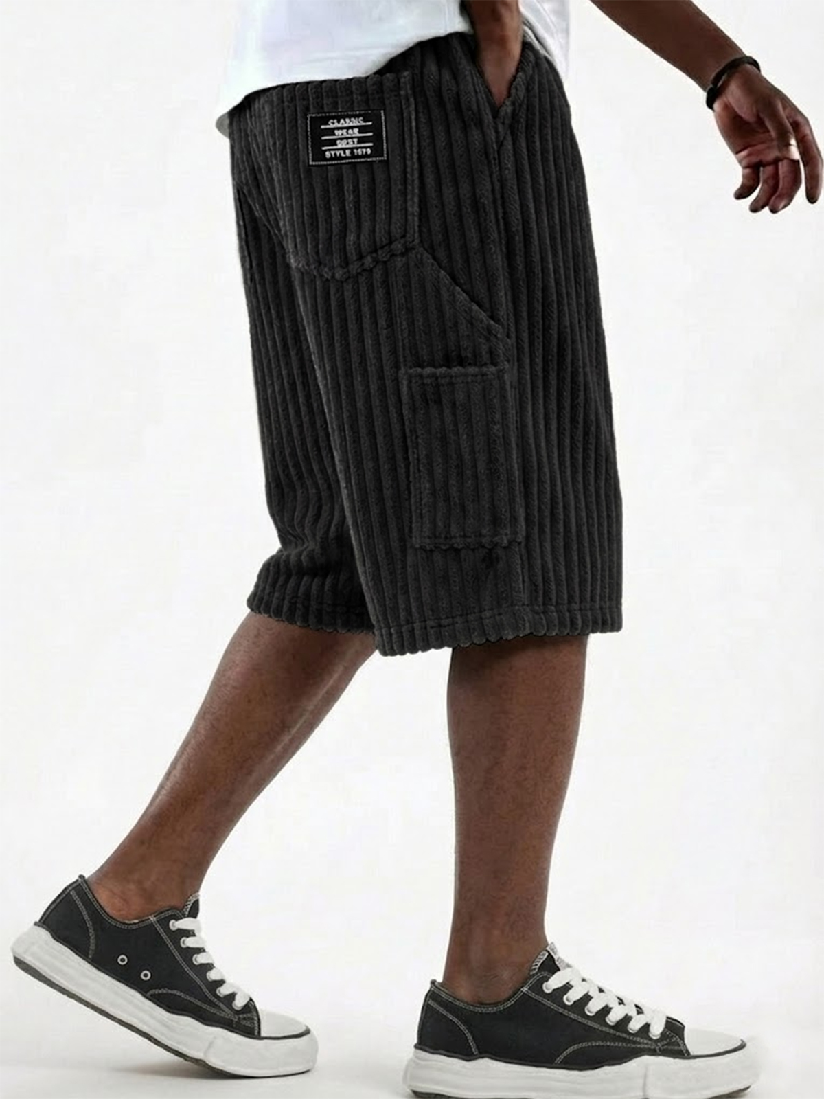 Practical Multi-pocket Striped Shorts
