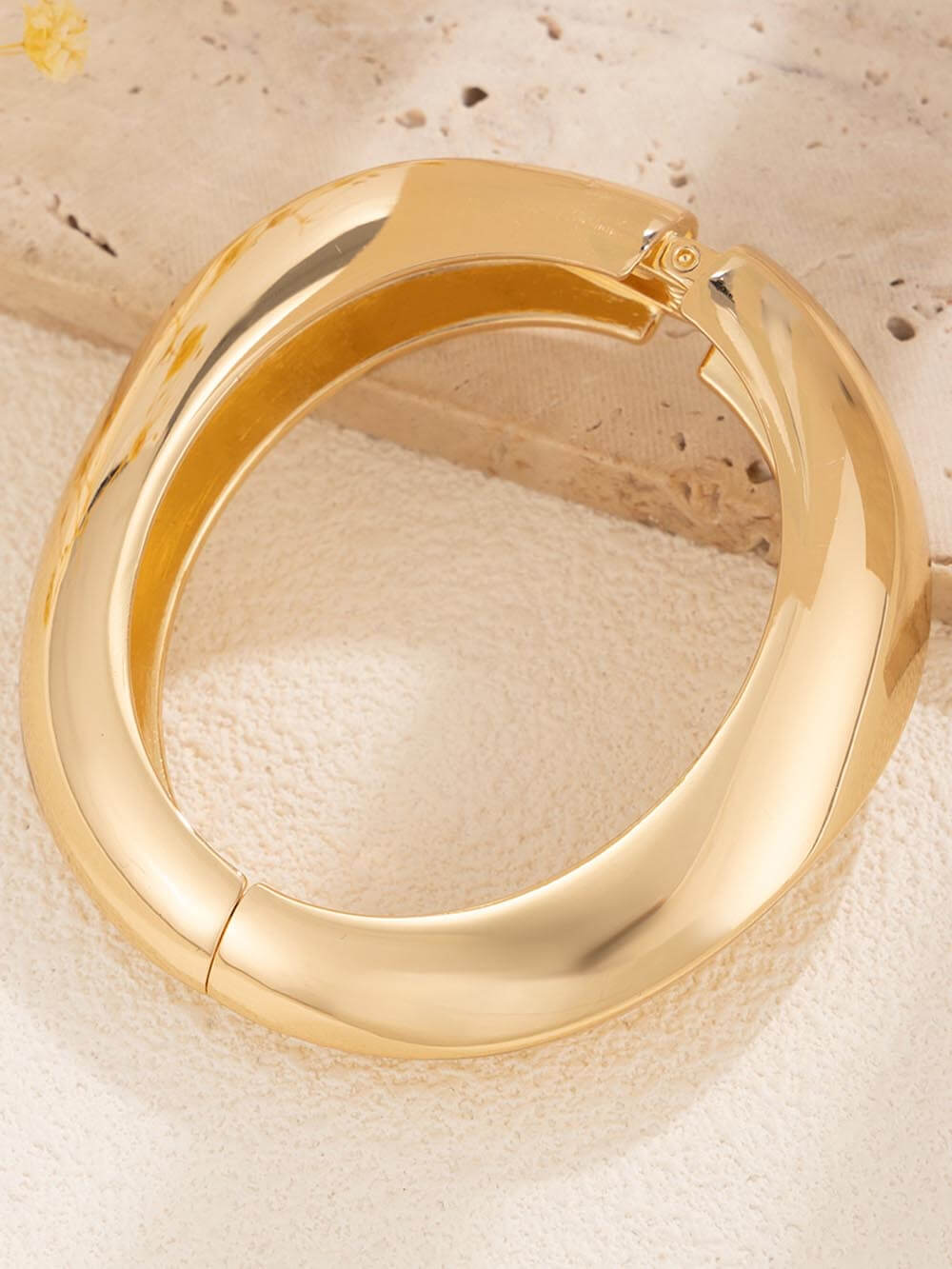 Exaggerated Smooth Hug Irregular Geometric Wide-Edge Spring Bracelet