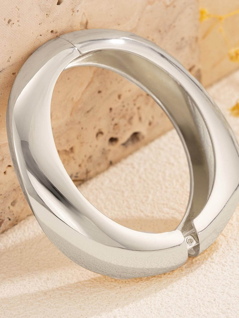 Exaggerated Smooth Hug Irregular Geometric Wide-Edge Spring Bracelet