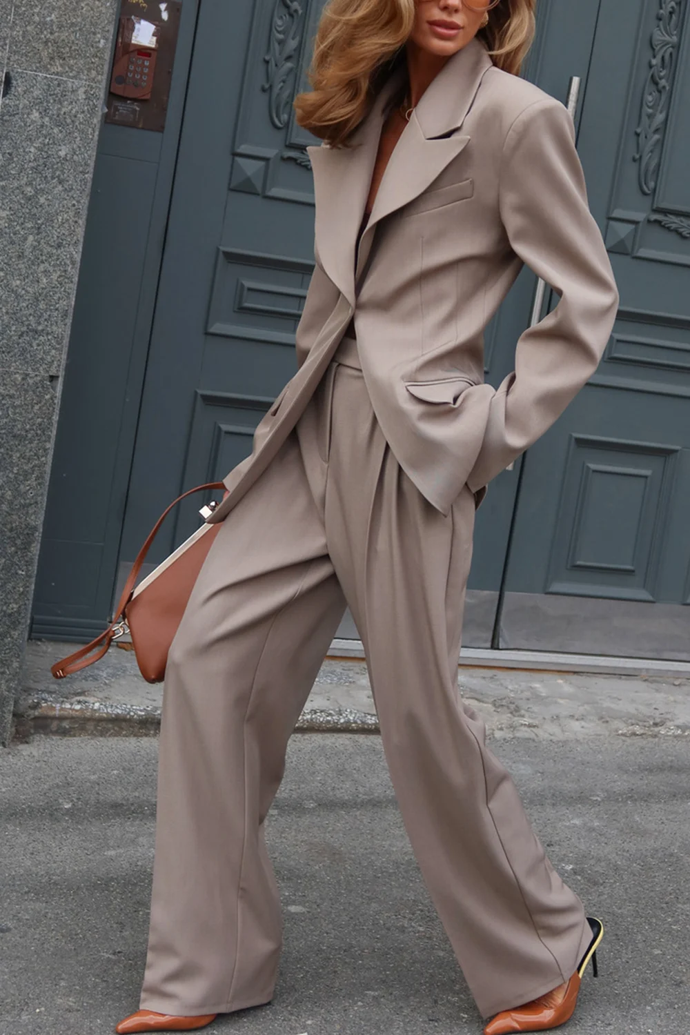 Taupe Oversized Lapel Blazer and Pleated Wide-Leg Pants Two-Piece Suit Set [erp-image:0bf2c7563c077bfb800d9a04]