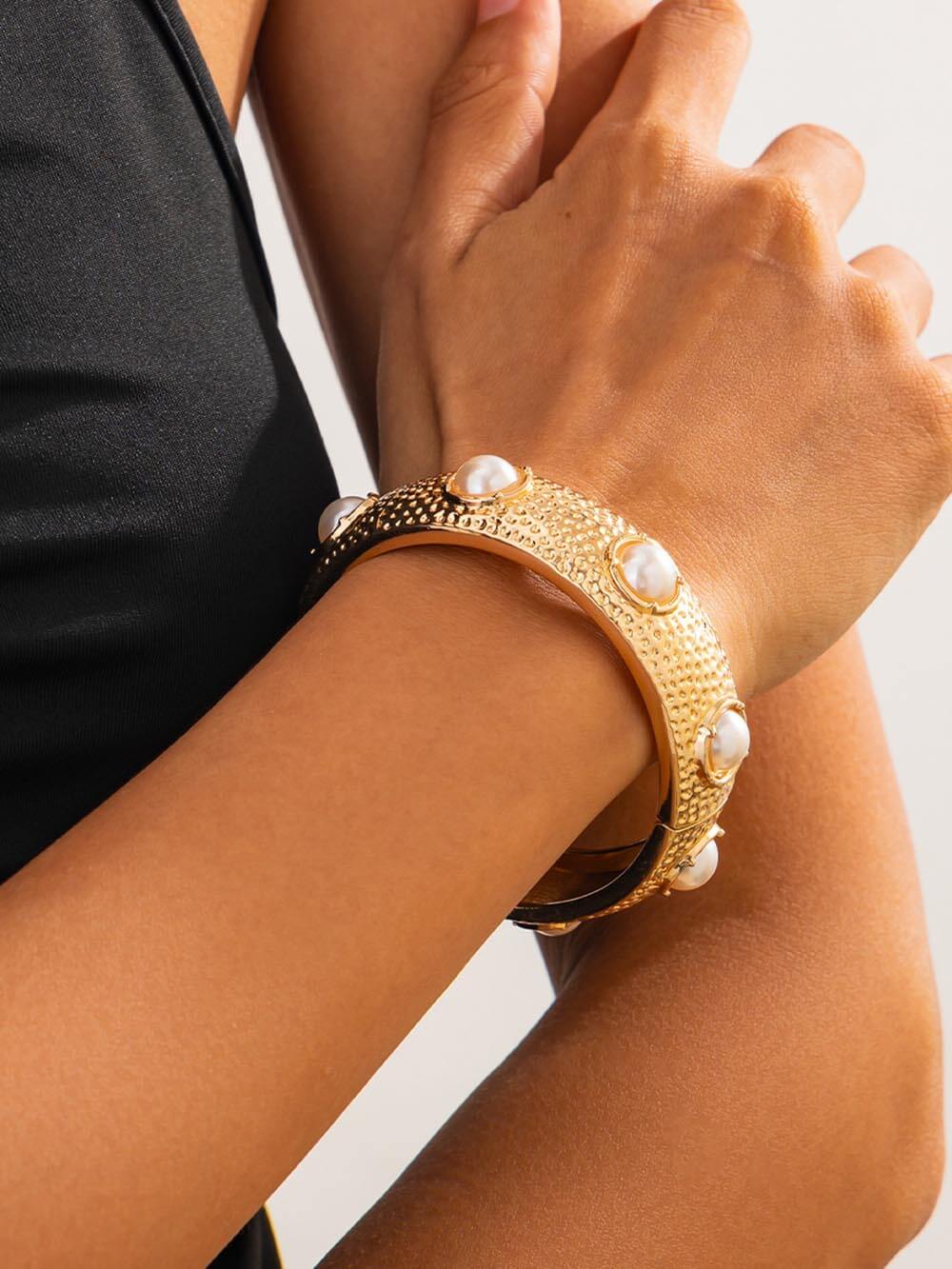 Exaggerated Smooth Hug Irregular Geometric Wide-Edge Spring Bracelet