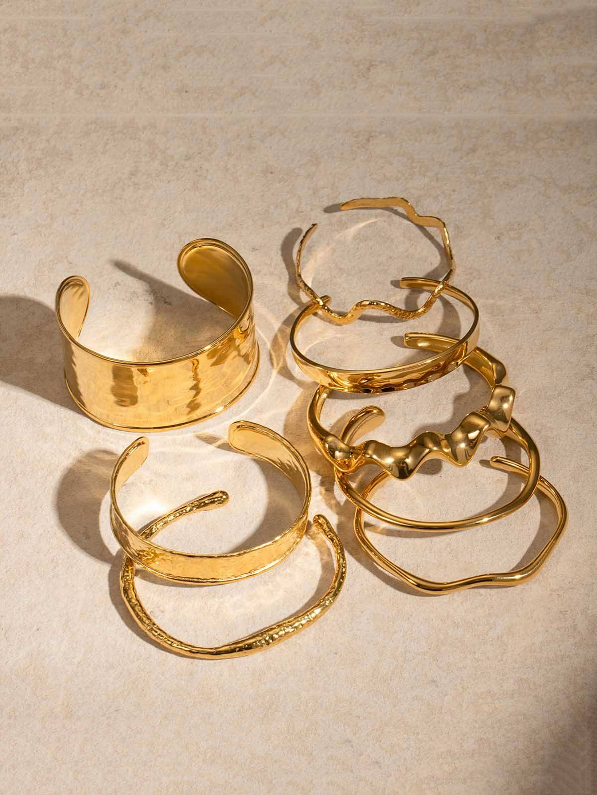 Minimalist Wavy Bracelet