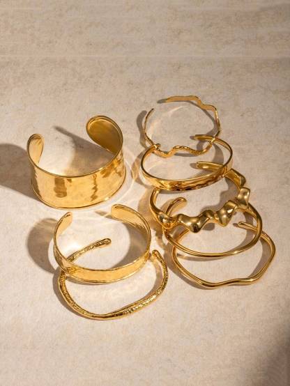 Minimalist Wavy Bracelet