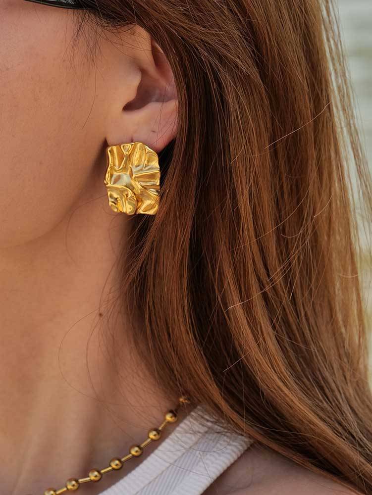 Minimalist Wavy Earrings