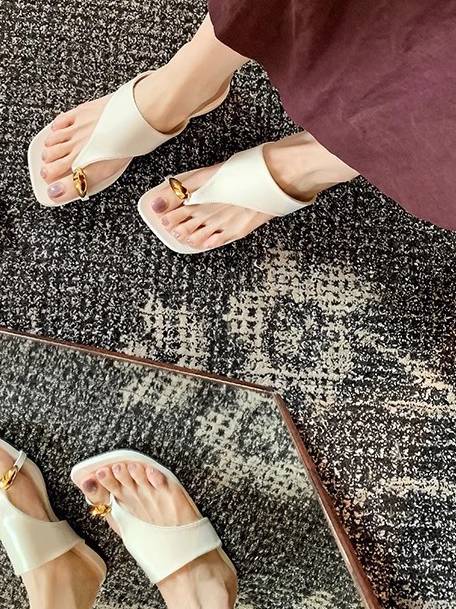 Minimalist Metal Decorated Flat Sandals